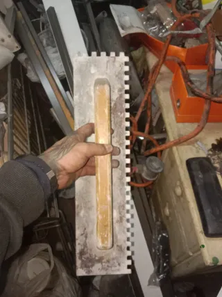 Llana dentada para alicatado