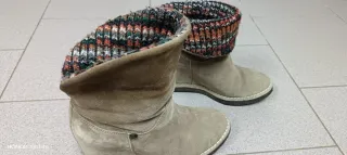 Stivali beige con dettagli multicolor