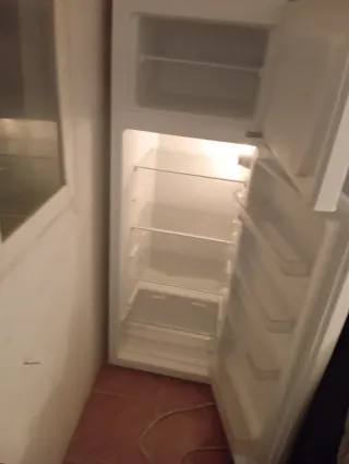 Nevera y congelador en buen estado  711216228