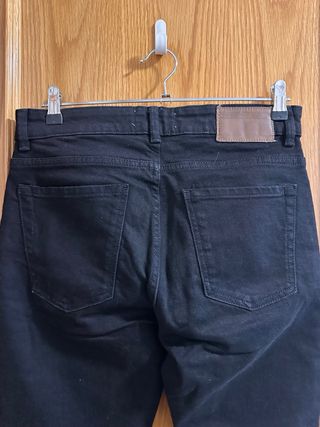 Pantalón negro hombre