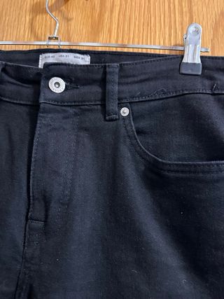 Pantalón negro hombre