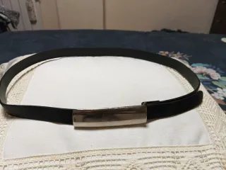 Cinturón negro mujer hebilla plateada