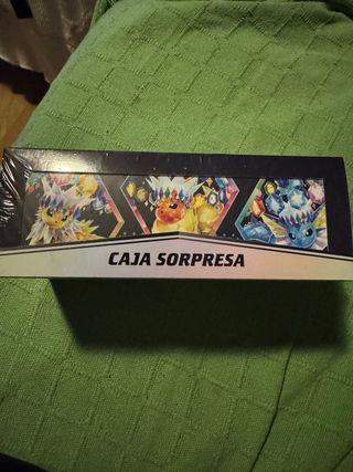 Caja Sorpresa Pokémon Evoluciones Prismaticas