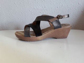 Sandalias NUEVAS cuña. Deity. Talla 40