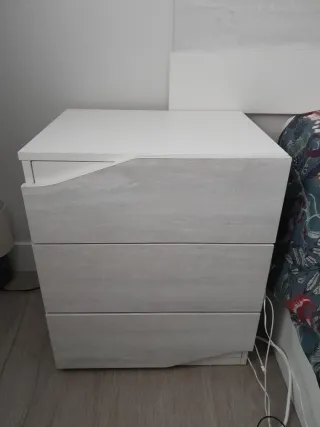 Cabecero y mesillas de noche