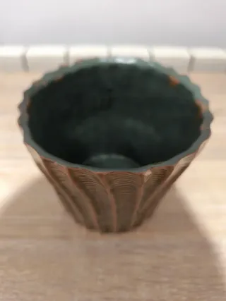 Jarrón de porcelana marrón y verde