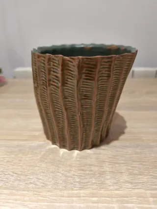 Jarrón de porcelana marrón y verde