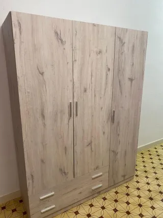 Armario de madera 3 puertas y cajones