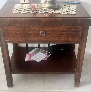 Mesita de noche rústica de madera