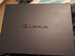 Caja Lexus: Taza, Bolígrafo y Altavoz