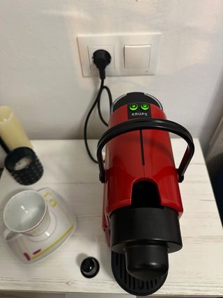 Cafetera Nespresso Krups Roja