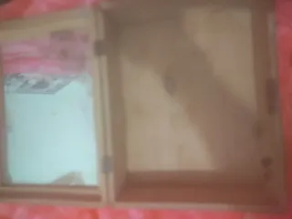 Preciosa caja vintage con espejo.Es muy antigua