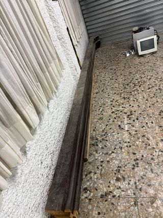 Tablones de madera oscura