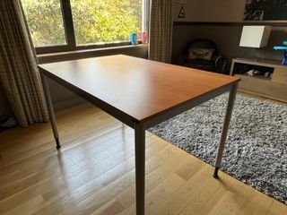 Mesa de estudio con cajonera