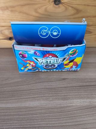 Caja Pokemon: 24 Pokeballs + 48 Muñecos Pokemon.