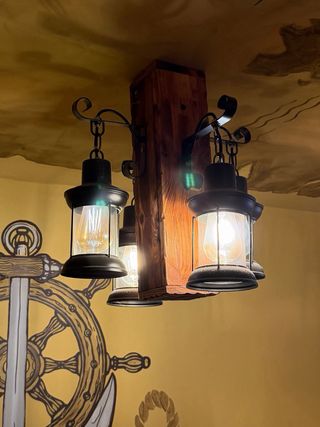 Lámpara colgante rústica de madera y metal