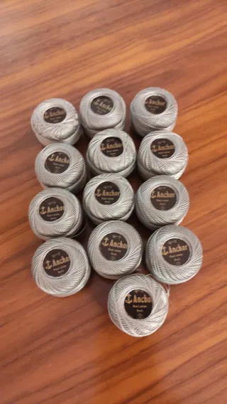 12 ovillos hilo perlé Anchor + 1 regalo