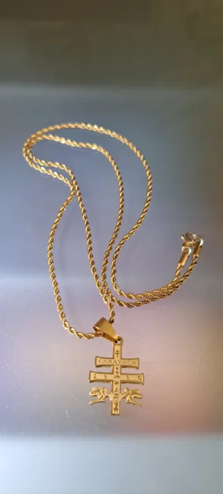 Collar Cruz de Caravaca Acero Inoxidable Dorado