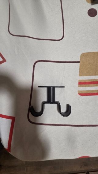 Barras de cortina negras con soportes