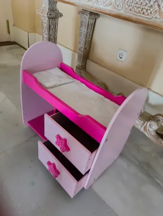 Cuna de juguete rosa