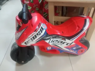 Moto infantil roja