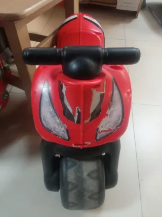 Moto infantil roja