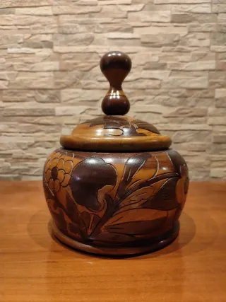 Batea de madera de cedro tallada