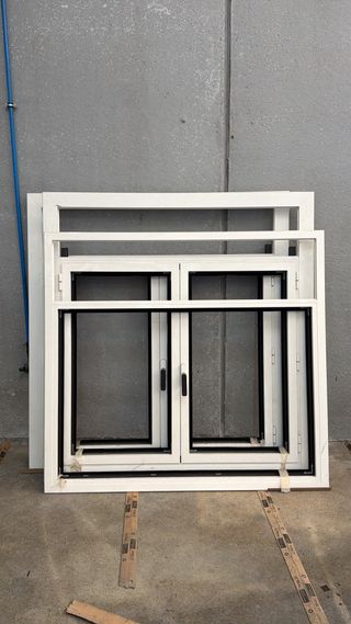 Ventanas de aluminio Cortizo bicolor blanco/7016