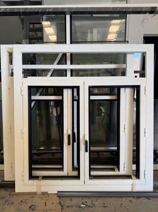 Ventanas de aluminio Cortizo bicolor blanco/7016