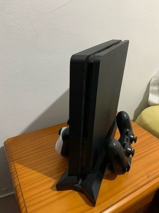 PS4 (PlayStation 4) con 3 mandos