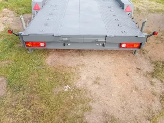 Remolque plataforma coche