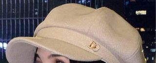 Gorra beige con ala