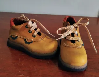 Zapatos de bebé de piel, talla 23, Andanines.