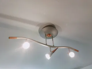 Lámpara de techo moderna metal y madera 3 focos