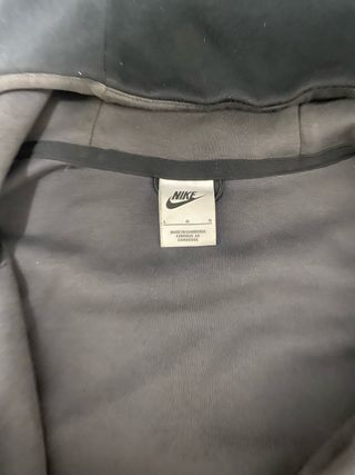Nike Tech Fleece Chaqueta Gris y Negra
