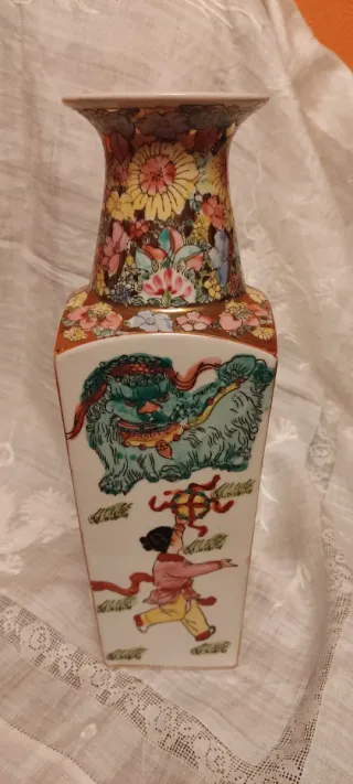 Jarrón chino antiguo porcelana floral. 30cm alto