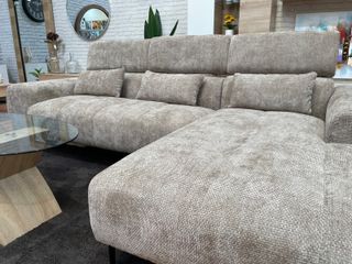 Sofá con chaise longue de diseño moderno