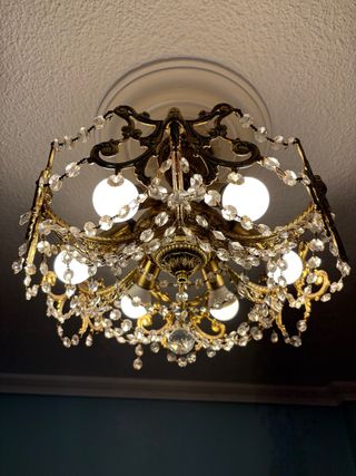 Lámpara de techo con cristales dorados
