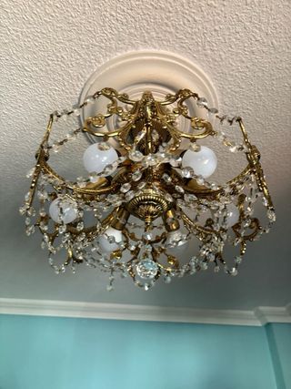 Lámpara de techo con cristales dorados