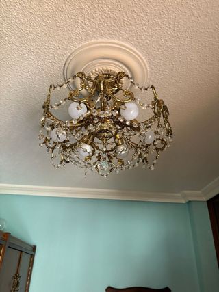 Lámpara de techo con cristales dorados