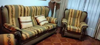 Sofá y sillón de tela con madera