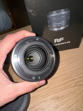 Canon RF 35mm F1.8 Macro IS STM