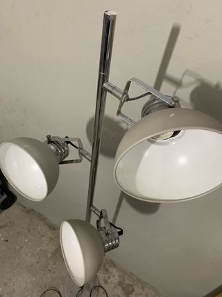 Lampada a colonna con tre plafoniere