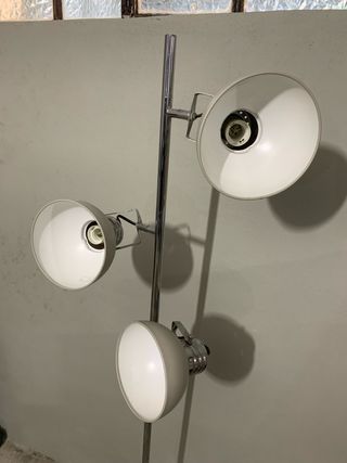 Lampada a colonna con tre plafoniere