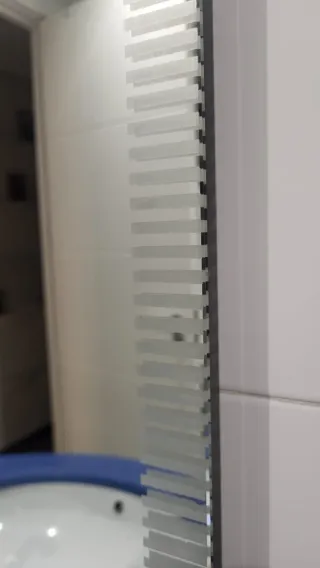 Mueble de baño blanco y azul