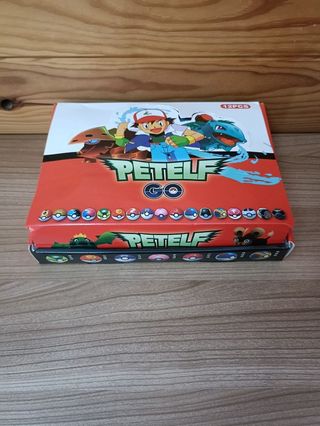 Caja Pokemon: 12 Pokeballs + 24 Muñecos Pokemon.