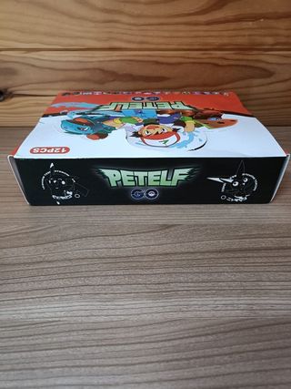Caja Pokemon: 12 Pokeballs + 24 Muñecos Pokemon.