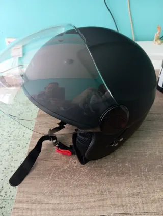 Casco de moto negro nuevo