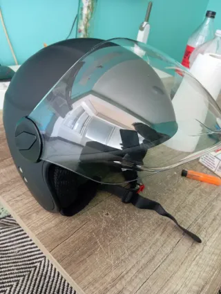 Casco de moto negro nuevo