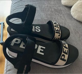 Sandalias Pepe Jeans Negras y Blancas